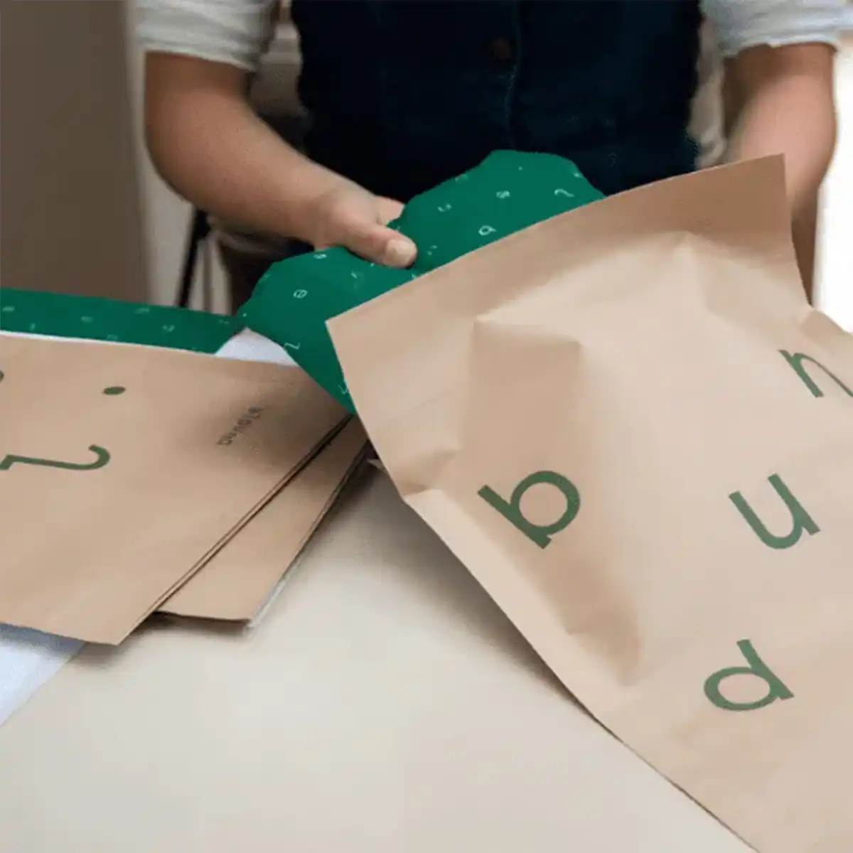 Custom Luxury Printed Paper Mailer bags Wholesale